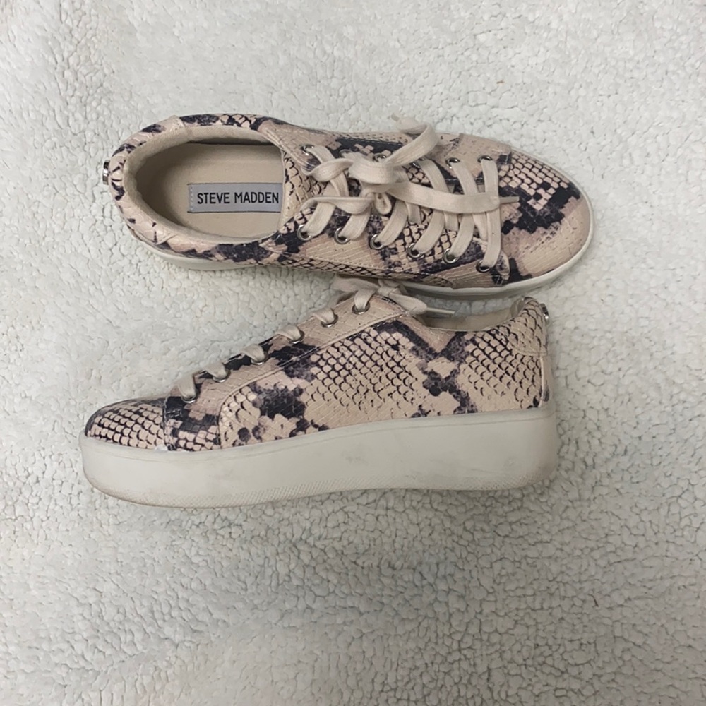 Platform sneakers